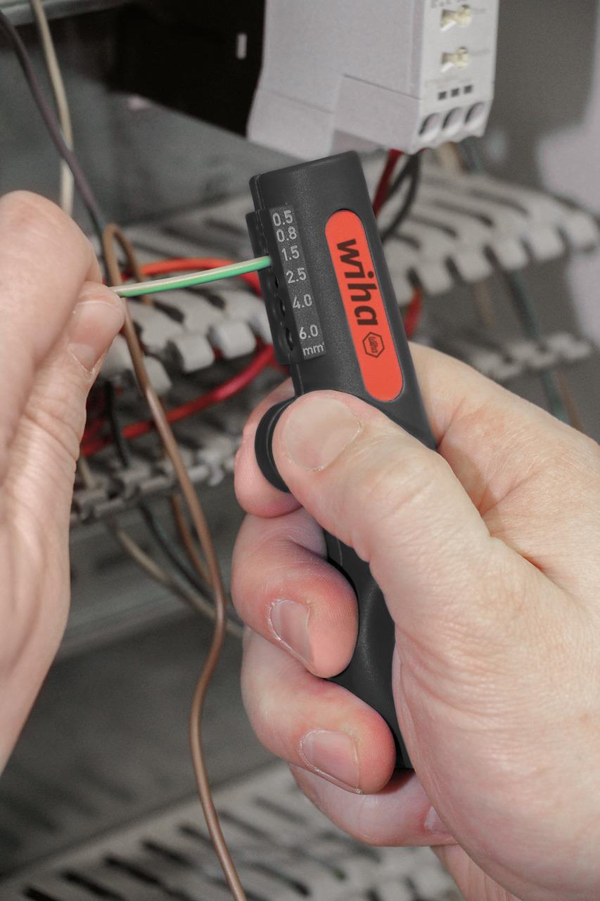 Wiha Werkzeugkoffer Basic Set L Elektrik 18-tlg. Wiha Werkzeugkoffer Basic Set L Elektrik 18-tlg.